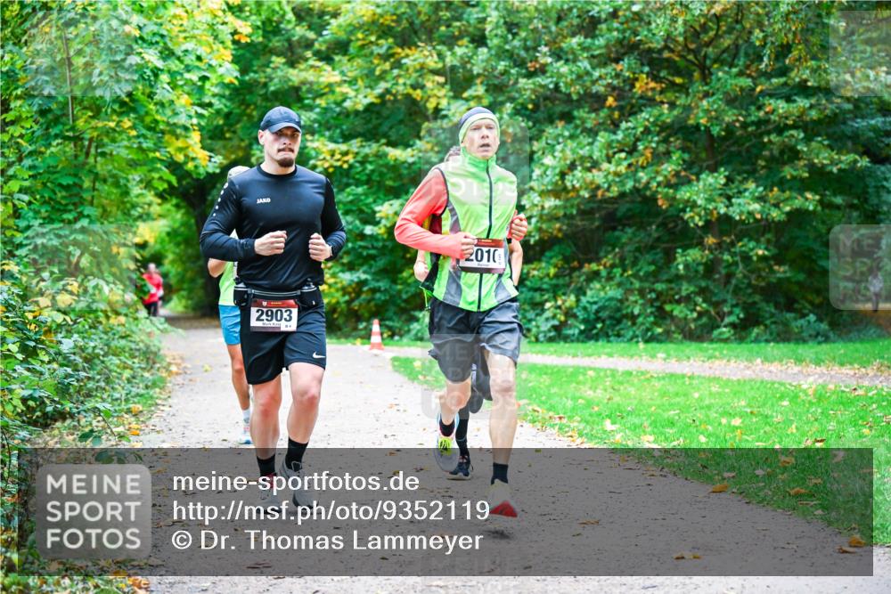 12.10.2025 - Bramfelder Halbmarathon 2025 Dr. Thomas Lammeyer http://msf.ph/oto/9352119 12.10.2025 10:42:16 Laufen 2903, 84, 2010 meine-sportfotos.de
