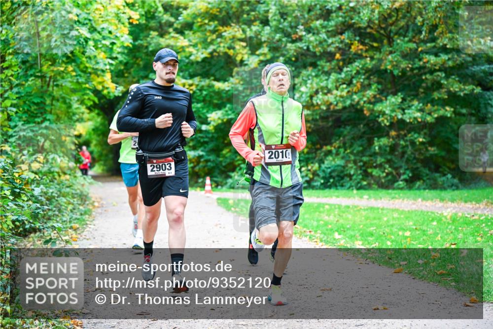 12.10.2025 - Bramfelder Halbmarathon 2025 Dr. Thomas Lammeyer http://msf.ph/oto/9352120 12.10.2025 10:42:16 Laufen 2903, 4, 2010 meine-sportfotos.de