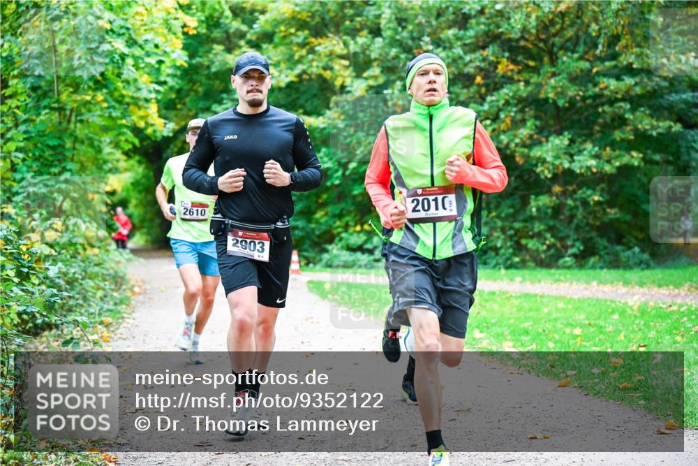 12.10.2025 - Bramfelder Halbmarathon 2025 Dr. Thomas Lammeyer http://msf.ph/oto/9352122 12.10.2025 10:42:17 Laufen 2610, 2903, 84, 2010 meine-sportfotos.de