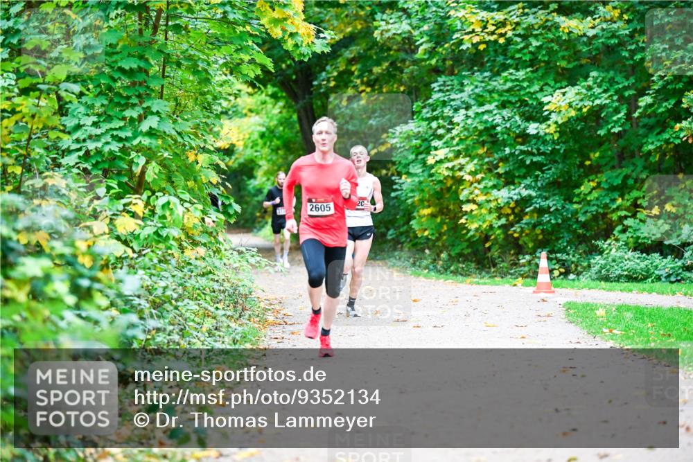 12.10.2025 - Bramfelder Halbmarathon 2025 Dr. Thomas Lammeyer http://msf.ph/oto/9352134 12.10.2025 10:42:23 Laufen 2605 meine-sportfotos.de