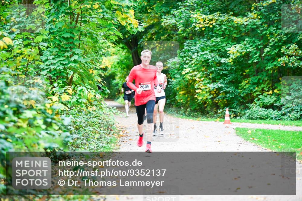 12.10.2025 - Bramfelder Halbmarathon 2025 Dr. Thomas Lammeyer http://msf.ph/oto/9352137 12.10.2025 10:42:24 Laufen 2605 meine-sportfotos.de