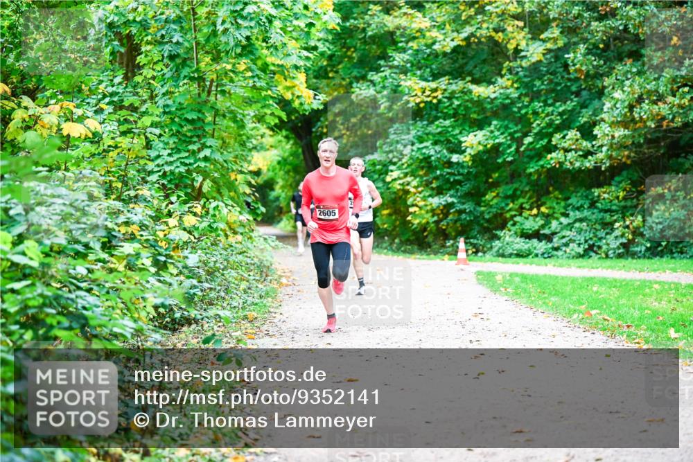 12.10.2025 - Bramfelder Halbmarathon 2025 Dr. Thomas Lammeyer http://msf.ph/oto/9352141 12.10.2025 10:42:24 Laufen 2605 meine-sportfotos.de