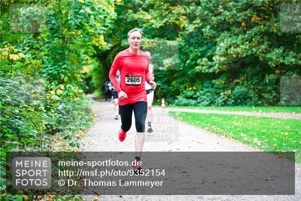 12.10.2025 - Bramfelder Halbmarathon 2025 Dr. Thomas Lammeyer http://msf.ph/oto/9352154 12.10.2025 10:42:26 Laufen 2605 meine-sportfotos.de
