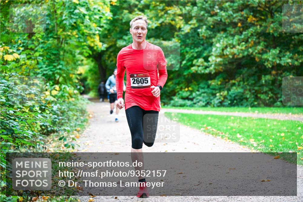 12.10.2025 - Bramfelder Halbmarathon 2025 Dr. Thomas Lammeyer http://msf.ph/oto/9352157 12.10.2025 10:42:26 Laufen 2605 meine-sportfotos.de
