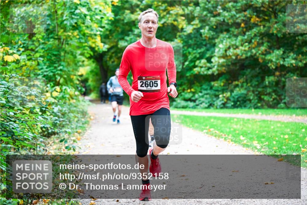 12.10.2025 - Bramfelder Halbmarathon 2025 Dr. Thomas Lammeyer http://msf.ph/oto/9352158 12.10.2025 10:42:26 Laufen 2605 meine-sportfotos.de