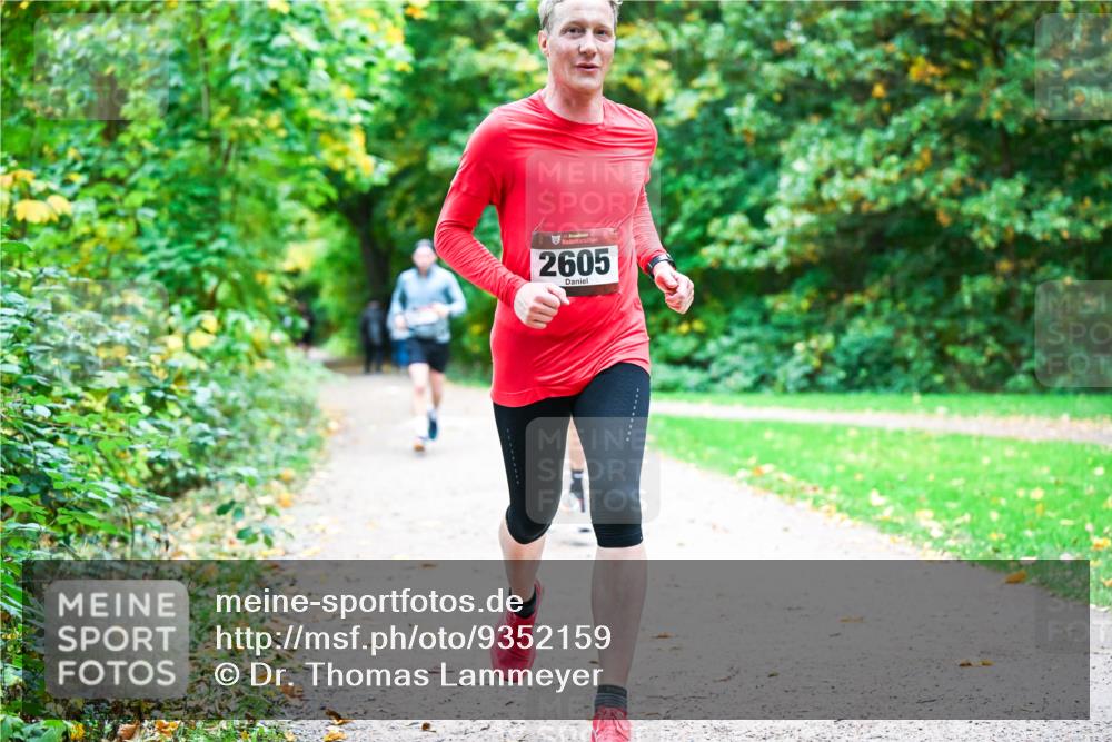 12.10.2025 - Bramfelder Halbmarathon 2025 Dr. Thomas Lammeyer http://msf.ph/oto/9352159 12.10.2025 10:42:27 Laufen 34, 2605 meine-sportfotos.de