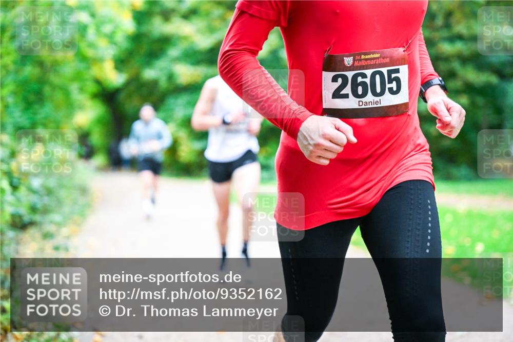 12.10.2025 - Bramfelder Halbmarathon 2025 Dr. Thomas Lammeyer http://msf.ph/oto/9352162 12.10.2025 10:42:27 Laufen 34, 2605 meine-sportfotos.de