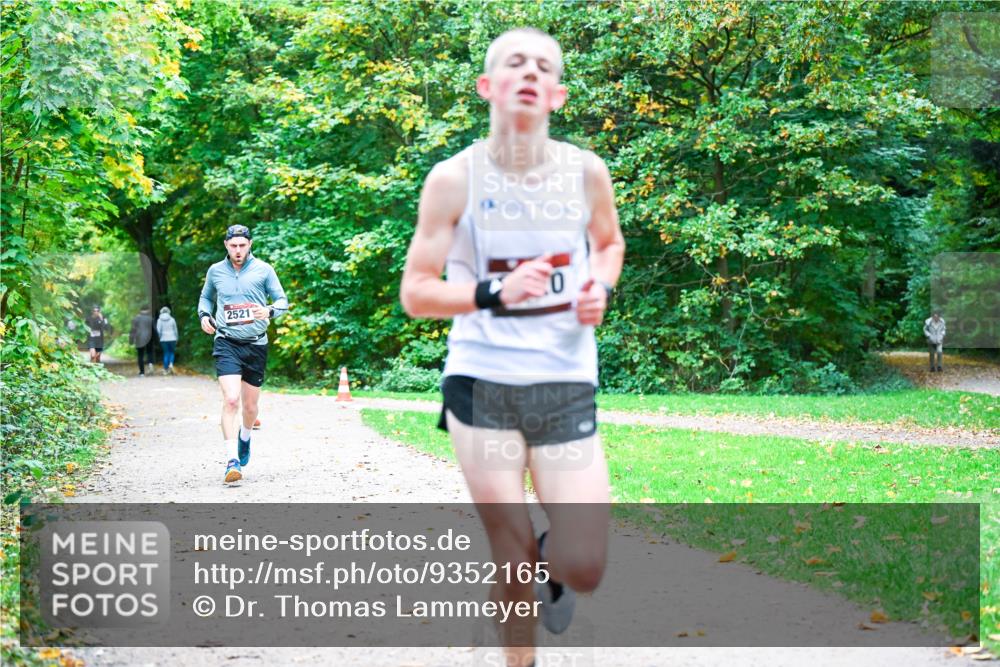 12.10.2025 - Bramfelder Halbmarathon 2025 Dr. Thomas Lammeyer http://msf.ph/oto/9352165 12.10.2025 10:42:28 Laufen 0, 2521 meine-sportfotos.de