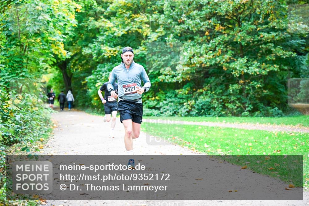 12.10.2025 - Bramfelder Halbmarathon 2025 Dr. Thomas Lammeyer http://msf.ph/oto/9352172 12.10.2025 10:42:29 Laufen 212, 2521 meine-sportfotos.de