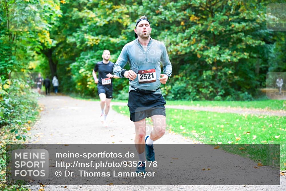 12.10.2025 - Bramfelder Halbmarathon 2025 Dr. Thomas Lammeyer http://msf.ph/oto/9352178 12.10.2025 10:42:30 Laufen 2122, 2521 meine-sportfotos.de