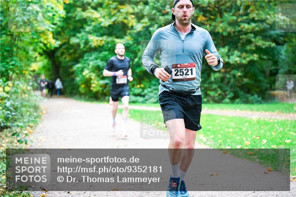 12.10.2025 - Bramfelder Halbmarathon 2025 Dr. Thomas Lammeyer http://msf.ph/oto/9352181 12.10.2025 10:42:31 Laufen 2133, 2521 meine-sportfotos.de