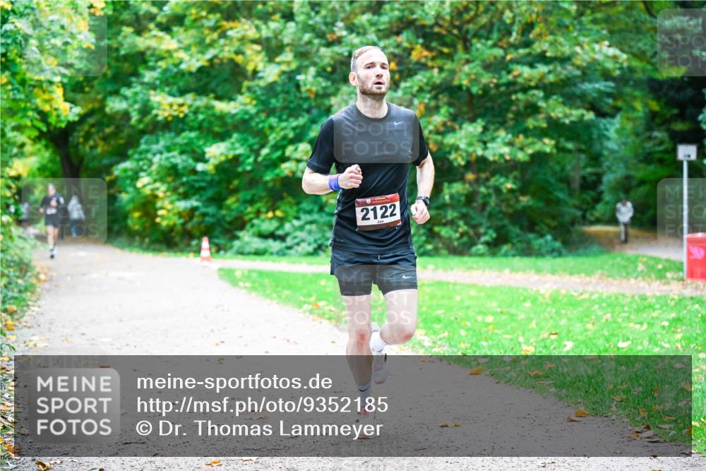 12.10.2025 - Bramfelder Halbmarathon 2025 Dr. Thomas Lammeyer http://msf.ph/oto/9352185 12.10.2025 10:42:32 Laufen 2122 meine-sportfotos.de