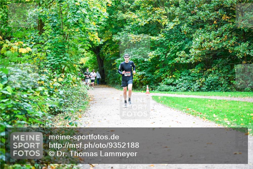12.10.2025 - Bramfelder Halbmarathon 2025 Dr. Thomas Lammeyer http://msf.ph/oto/9352188 12.10.2025 10:42:37 Laufen 2880 meine-sportfotos.de