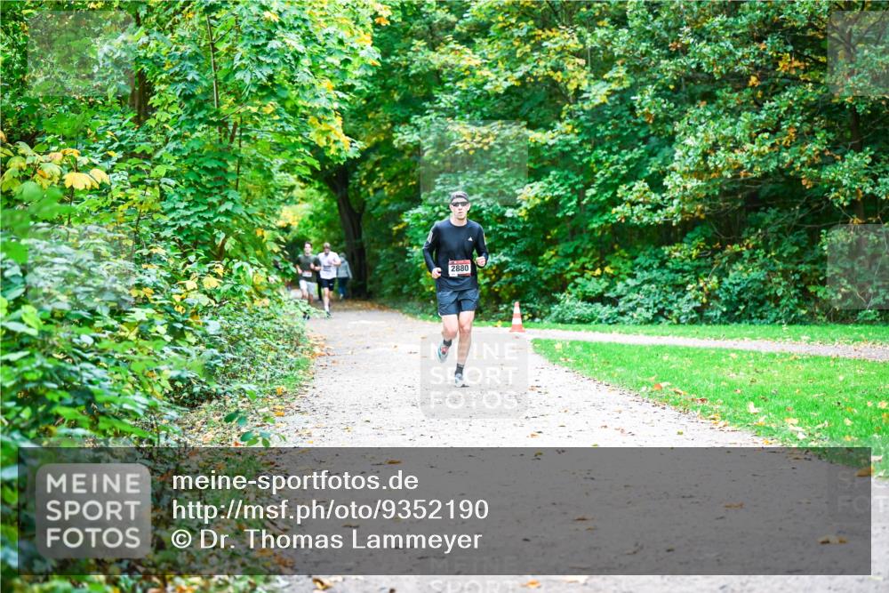 12.10.2025 - Bramfelder Halbmarathon 2025 Dr. Thomas Lammeyer http://msf.ph/oto/9352190 12.10.2025 10:42:37 Laufen 2880 meine-sportfotos.de