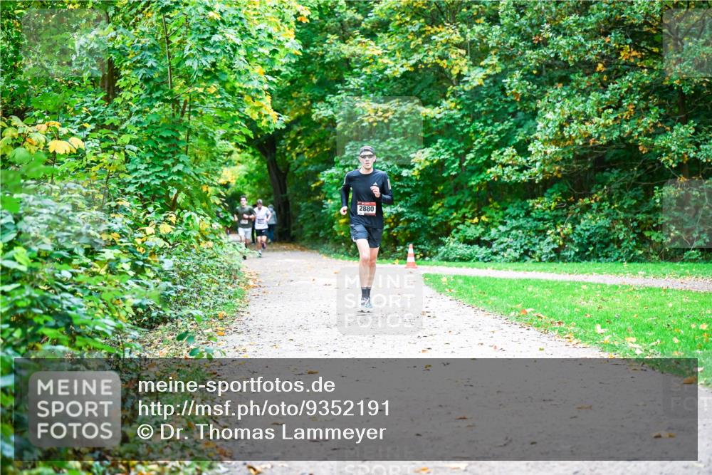 12.10.2025 - Bramfelder Halbmarathon 2025 Dr. Thomas Lammeyer http://msf.ph/oto/9352191 12.10.2025 10:42:38 Laufen 2880 meine-sportfotos.de