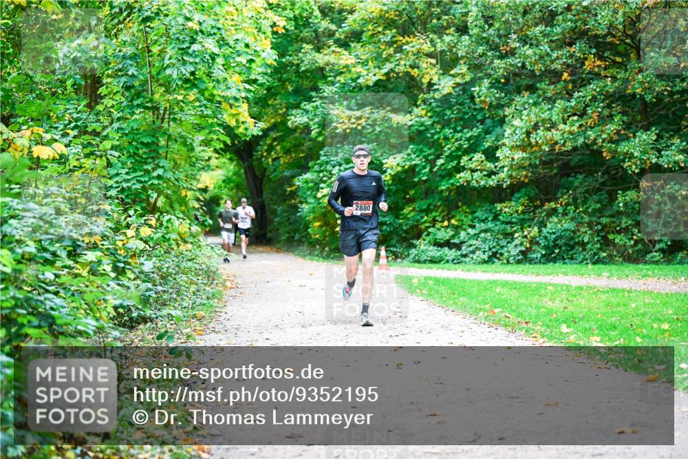 12.10.2025 - Bramfelder Halbmarathon 2025 Dr. Thomas Lammeyer http://msf.ph/oto/9352195 12.10.2025 10:42:38 Laufen 2880 meine-sportfotos.de
