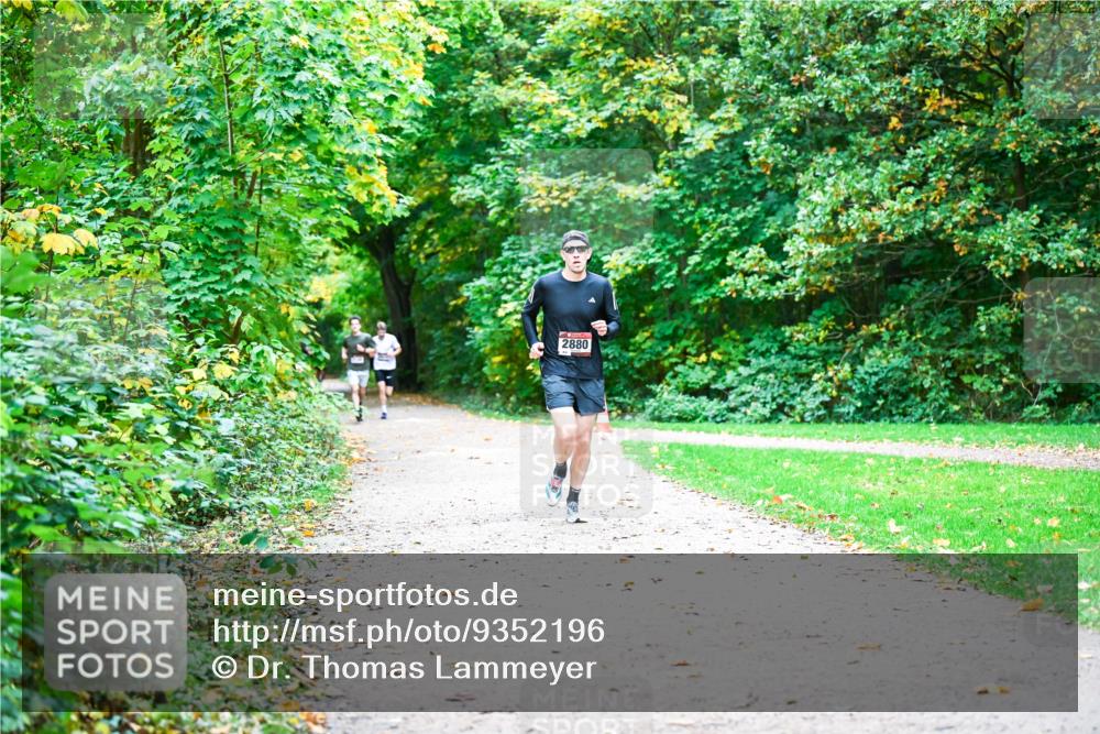 12.10.2025 - Bramfelder Halbmarathon 2025 Dr. Thomas Lammeyer http://msf.ph/oto/9352196 12.10.2025 10:42:38 Laufen 2880 meine-sportfotos.de