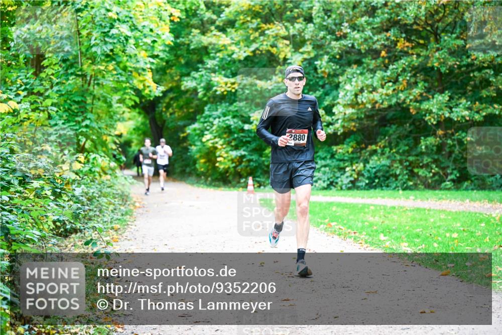 12.10.2025 - Bramfelder Halbmarathon 2025 Dr. Thomas Lammeyer http://msf.ph/oto/9352206 12.10.2025 10:42:40 Laufen 2, 880 meine-sportfotos.de