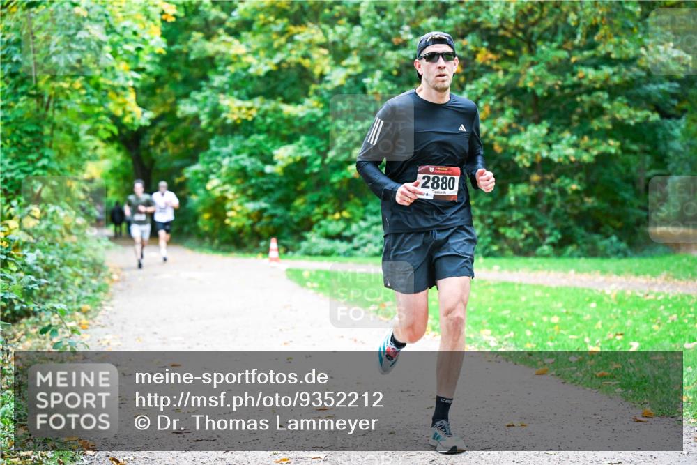 12.10.2025 - Bramfelder Halbmarathon 2025 Dr. Thomas Lammeyer http://msf.ph/oto/9352212 12.10.2025 10:42:40 Laufen 2880, 8 meine-sportfotos.de