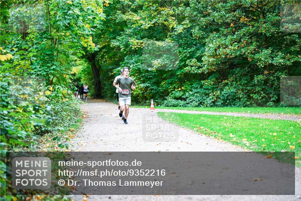 12.10.2025 - Bramfelder Halbmarathon 2025 Dr. Thomas Lammeyer http://msf.ph/oto/9352216 12.10.2025 10:42:43 Laufen 2148 meine-sportfotos.de