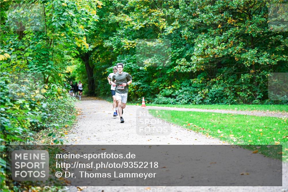 12.10.2025 - Bramfelder Halbmarathon 2025 Dr. Thomas Lammeyer http://msf.ph/oto/9352218 12.10.2025 10:42:43 Laufen 2148 meine-sportfotos.de