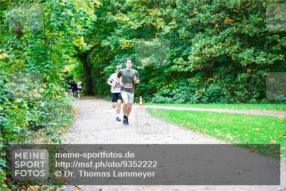 12.10.2025 - Bramfelder Halbmarathon 2025 Dr. Thomas Lammeyer http://msf.ph/oto/9352222 12.10.2025 10:42:44 Laufen 204, 2148 meine-sportfotos.de