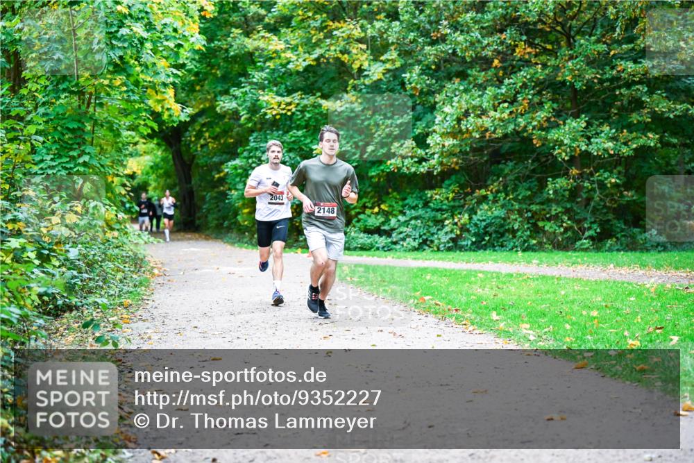 12.10.2025 - Bramfelder Halbmarathon 2025 Dr. Thomas Lammeyer http://msf.ph/oto/9352227 12.10.2025 10:42:44 Laufen 2043, 2148 meine-sportfotos.de