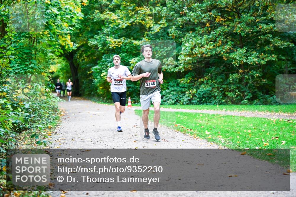 12.10.2025 - Bramfelder Halbmarathon 2025 Dr. Thomas Lammeyer http://msf.ph/oto/9352230 12.10.2025 10:42:45 Laufen 2043, 2148 meine-sportfotos.de