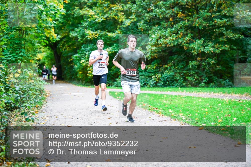 12.10.2025 - Bramfelder Halbmarathon 2025 Dr. Thomas Lammeyer http://msf.ph/oto/9352232 12.10.2025 10:42:45 Laufen 2043, 2148 meine-sportfotos.de
