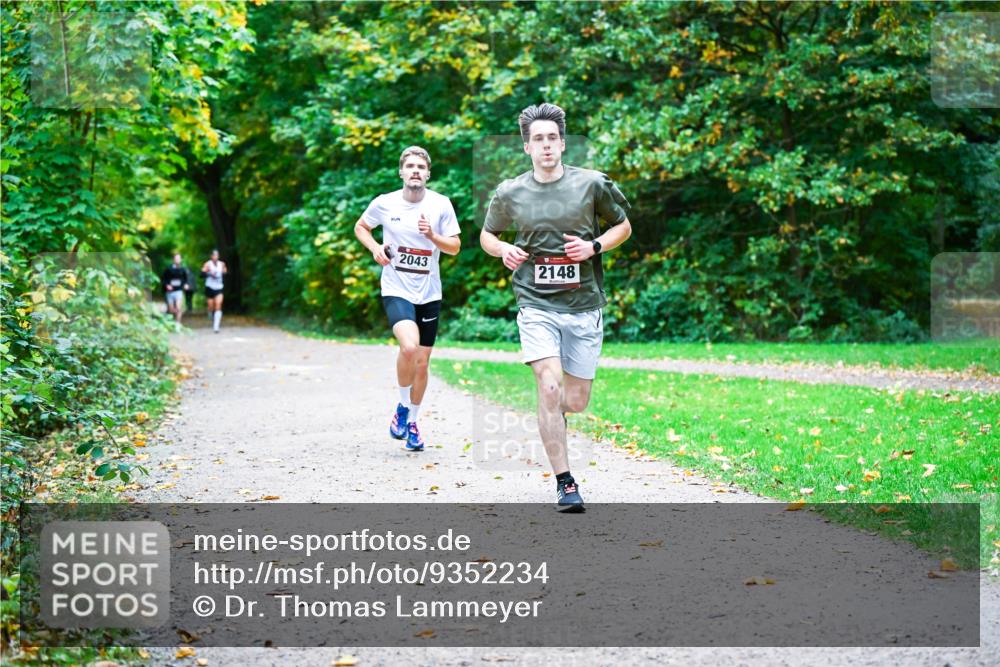 12.10.2025 - Bramfelder Halbmarathon 2025 Dr. Thomas Lammeyer http://msf.ph/oto/9352234 12.10.2025 10:42:45 Laufen 2043, 2148 meine-sportfotos.de