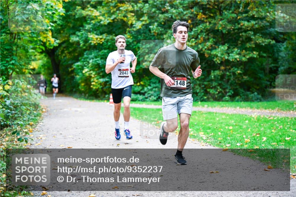 12.10.2025 - Bramfelder Halbmarathon 2025 Dr. Thomas Lammeyer http://msf.ph/oto/9352237 12.10.2025 10:42:46 Laufen 2043, 148 meine-sportfotos.de
