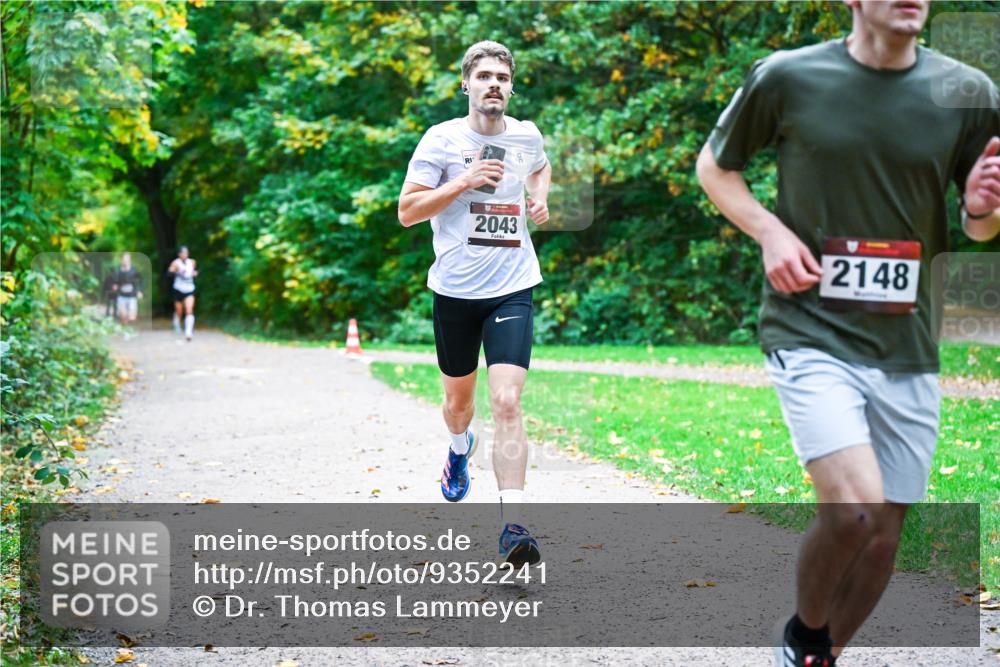 12.10.2025 - Bramfelder Halbmarathon 2025 Dr. Thomas Lammeyer http://msf.ph/oto/9352241 12.10.2025 10:42:47 Laufen 2043, 2148 meine-sportfotos.de
