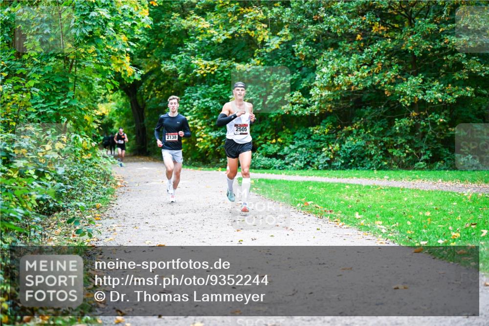 12.10.2025 - Bramfelder Halbmarathon 2025 Dr. Thomas Lammeyer http://msf.ph/oto/9352244 12.10.2025 10:42:52 Laufen 2505, 2138 meine-sportfotos.de