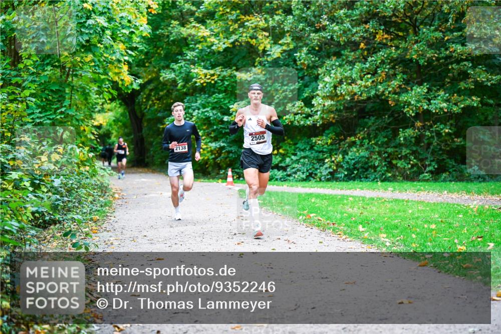 12.10.2025 - Bramfelder Halbmarathon 2025 Dr. Thomas Lammeyer http://msf.ph/oto/9352246 12.10.2025 10:42:53 Laufen 2505, 2138 meine-sportfotos.de