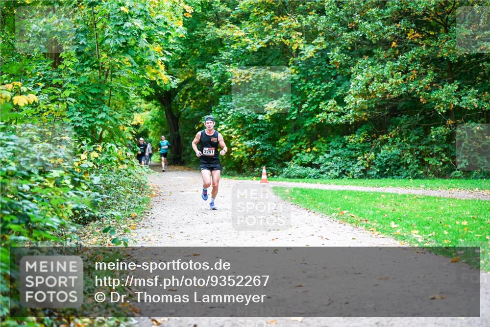 12.10.2025 - Bramfelder Halbmarathon 2025 Dr. Thomas Lammeyer http://msf.ph/oto/9352267 12.10.2025 10:42:58 Laufen 2251 meine-sportfotos.de
