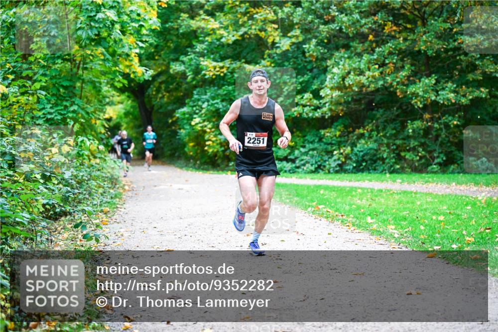 12.10.2025 - Bramfelder Halbmarathon 2025 Dr. Thomas Lammeyer http://msf.ph/oto/9352282 12.10.2025 10:43:00 Laufen 2251 meine-sportfotos.de
