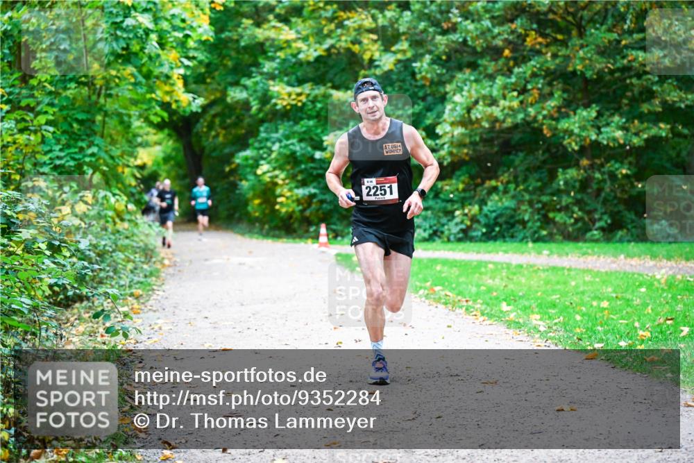 12.10.2025 - Bramfelder Halbmarathon 2025 Dr. Thomas Lammeyer http://msf.ph/oto/9352284 12.10.2025 10:43:00 Laufen 2251 meine-sportfotos.de