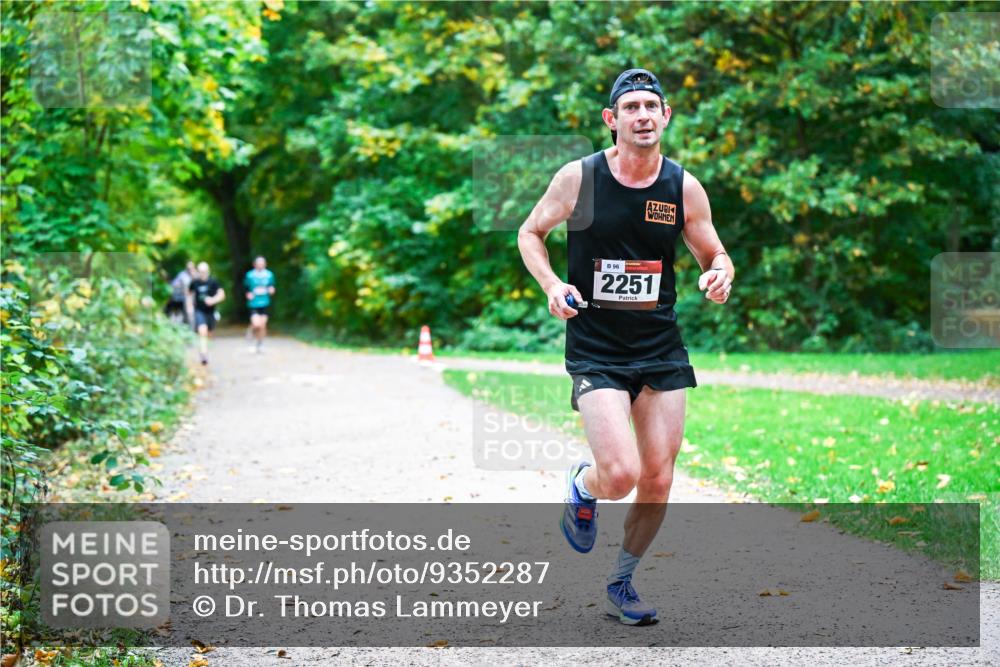 12.10.2025 - Bramfelder Halbmarathon 2025 Dr. Thomas Lammeyer http://msf.ph/oto/9352287 12.10.2025 10:43:01 Laufen 96, 2251 meine-sportfotos.de