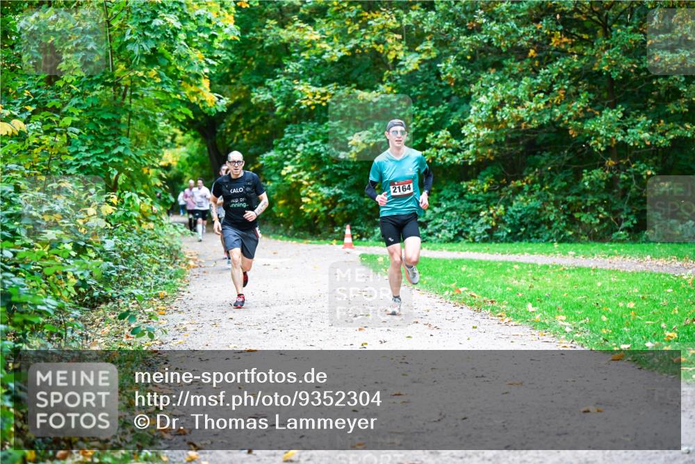 12.10.2025 - Bramfelder Halbmarathon 2025 Dr. Thomas Lammeyer http://msf.ph/oto/9352304 12.10.2025 10:43:07 Laufen 2164 meine-sportfotos.de