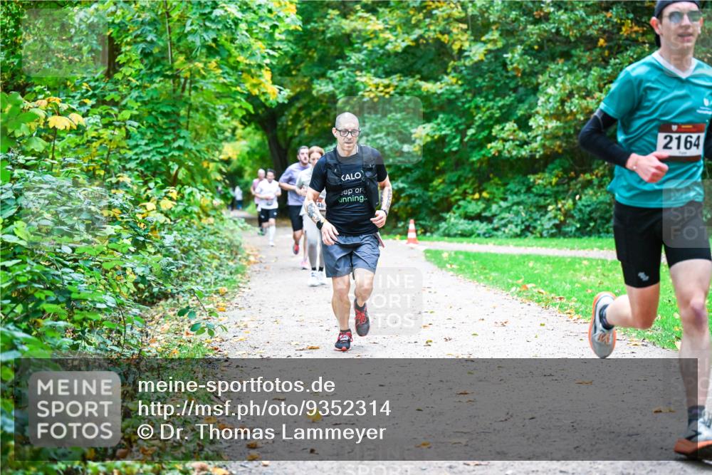 12.10.2025 - Bramfelder Halbmarathon 2025 Dr. Thomas Lammeyer http://msf.ph/oto/9352314 12.10.2025 10:43:09 Laufen 2164 meine-sportfotos.de