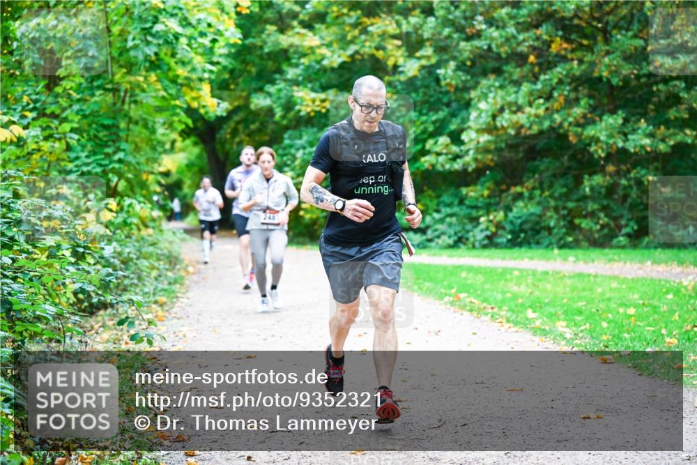 12.10.2025 - Bramfelder Halbmarathon 2025 Dr. Thomas Lammeyer http://msf.ph/oto/9352321 12.10.2025 10:43:09 Laufen 248 meine-sportfotos.de