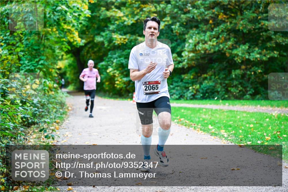 12.10.2025 - Bramfelder Halbmarathon 2025 Dr. Thomas Lammeyer http://msf.ph/oto/9352347 12.10.2025 10:43:15 Laufen 2065 meine-sportfotos.de