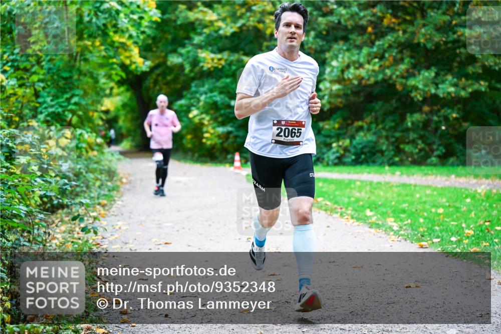 12.10.2025 - Bramfelder Halbmarathon 2025 Dr. Thomas Lammeyer http://msf.ph/oto/9352348 12.10.2025 10:43:15 Laufen 2065 meine-sportfotos.de