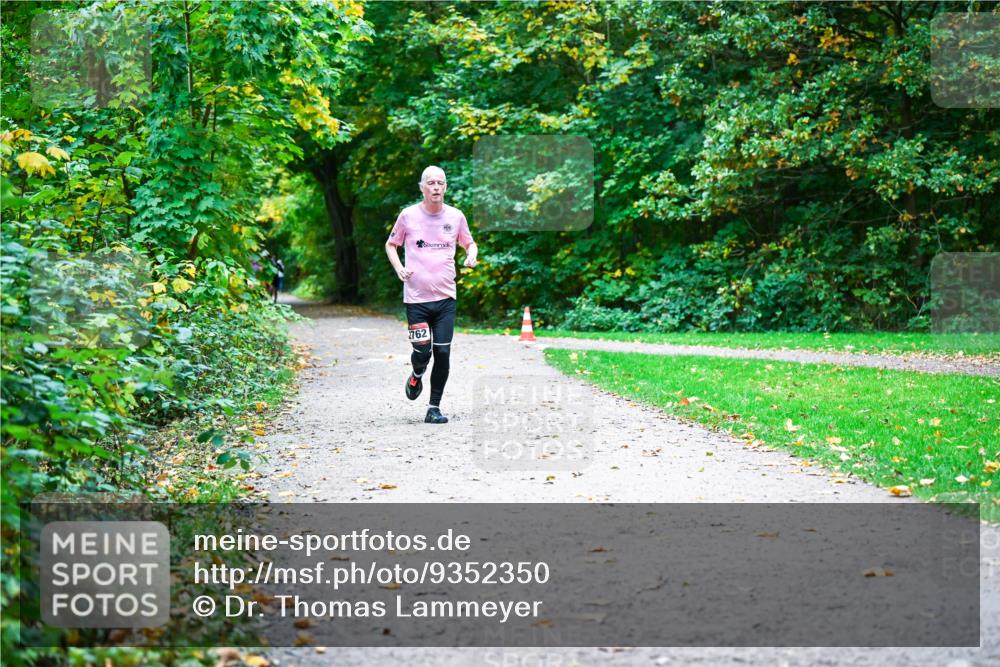 12.10.2025 - Bramfelder Halbmarathon 2025 Dr. Thomas Lammeyer http://msf.ph/oto/9352350 12.10.2025 10:43:16 Laufen 2762 meine-sportfotos.de