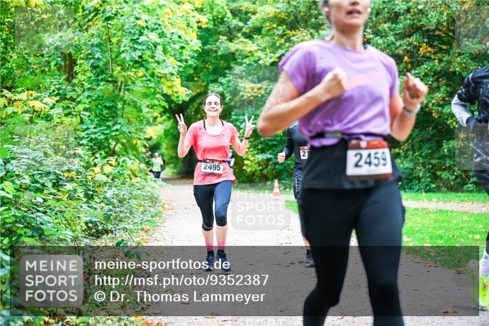 12.10.2025 - Bramfelder Halbmarathon 2025 Dr. Thomas Lammeyer http://msf.ph/oto/9352387 12.10.2025 10:43:30 Laufen 2495, 2, 21, 2459 meine-sportfotos.de