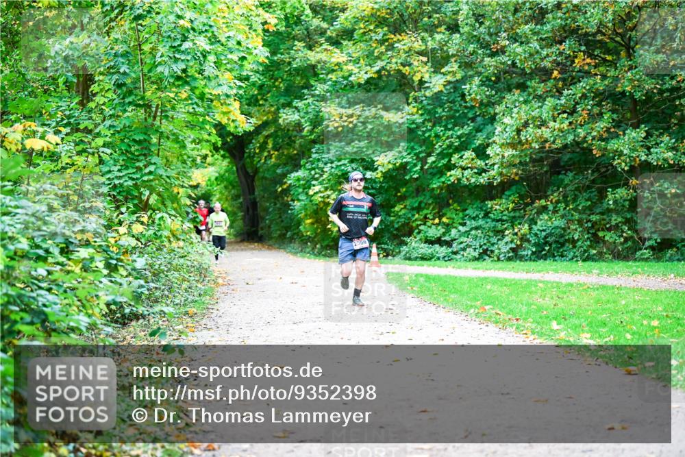 12.10.2025 - Bramfelder Halbmarathon 2025 Dr. Thomas Lammeyer http://msf.ph/oto/9352398 12.10.2025 10:43:33 Laufen 2559 meine-sportfotos.de