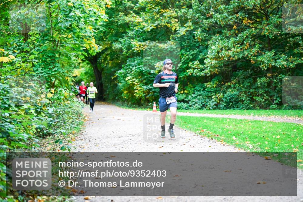 12.10.2025 - Bramfelder Halbmarathon 2025 Dr. Thomas Lammeyer http://msf.ph/oto/9352403 12.10.2025 10:43:34 Laufen 2559 meine-sportfotos.de