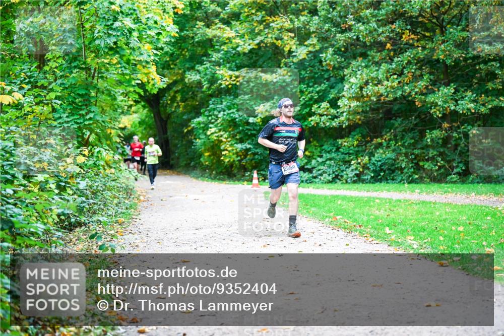 12.10.2025 - Bramfelder Halbmarathon 2025 Dr. Thomas Lammeyer http://msf.ph/oto/9352404 12.10.2025 10:43:34 Laufen 2559 meine-sportfotos.de