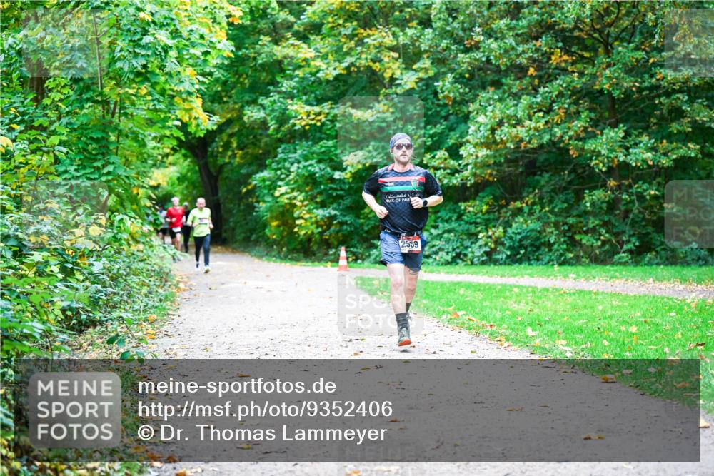 12.10.2025 - Bramfelder Halbmarathon 2025 Dr. Thomas Lammeyer http://msf.ph/oto/9352406 12.10.2025 10:43:34 Laufen 2559 meine-sportfotos.de