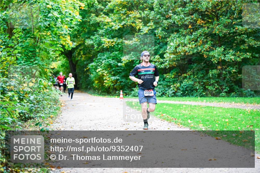 12.10.2025 - Bramfelder Halbmarathon 2025 Dr. Thomas Lammeyer http://msf.ph/oto/9352407 12.10.2025 10:43:34 Laufen 2559 meine-sportfotos.de